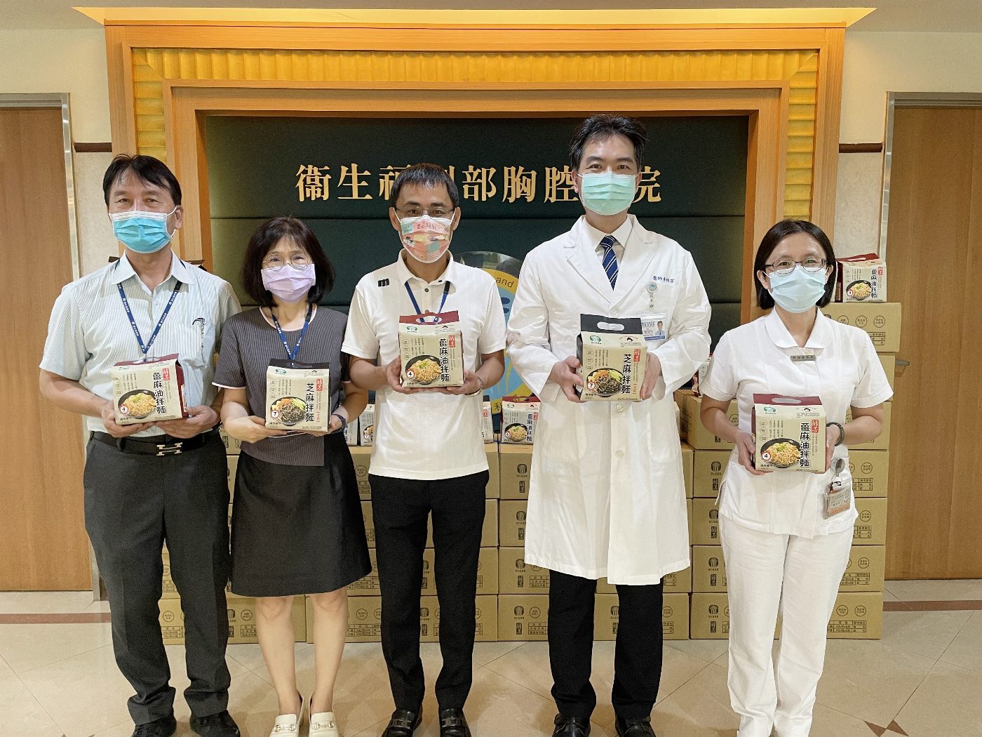 支持醫護捐拌麵 胸腔病院感謝善化農會