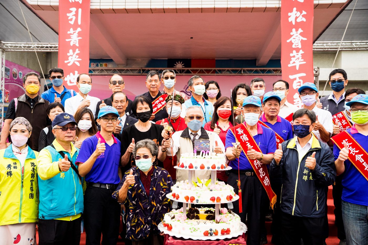 台南市七股區竹橋國小百年校慶！台南市副市長戴謙、國手紀政傳遞聖火象徵世代百年傳承之意