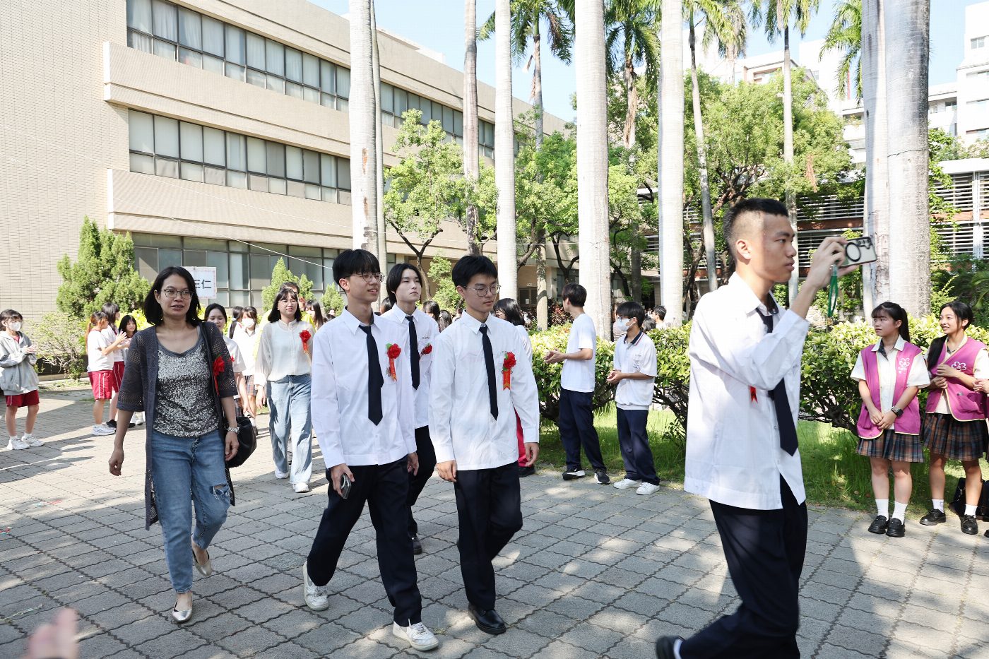 光華高中畢業生熱血啟航 與市長黃偉哲共舞向未來