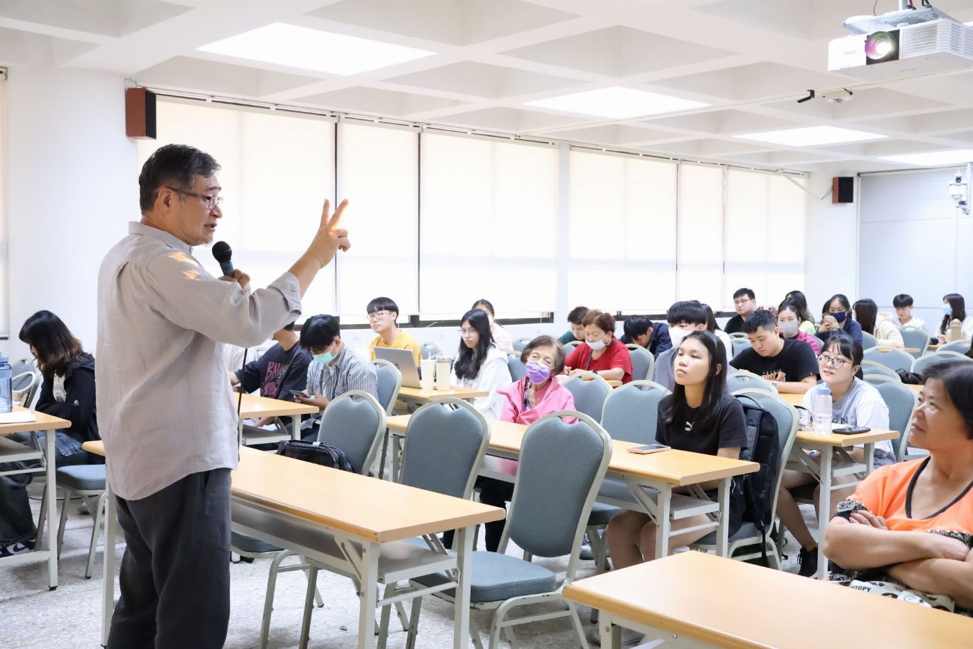 南大通識教育中心、圖書館共同舉辦「悅讀臺南-有蔘仔氣的臺南」講座