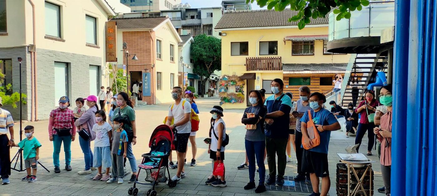 勞工局「求職不受騙隱私需慎防」偶戲宣導至藍晒圖文創園地與青年互動