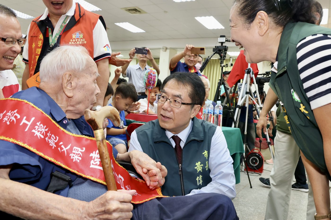 台南市長黃偉哲：勞工模範父親表揚 褒獎社會各行各業的堅守者
