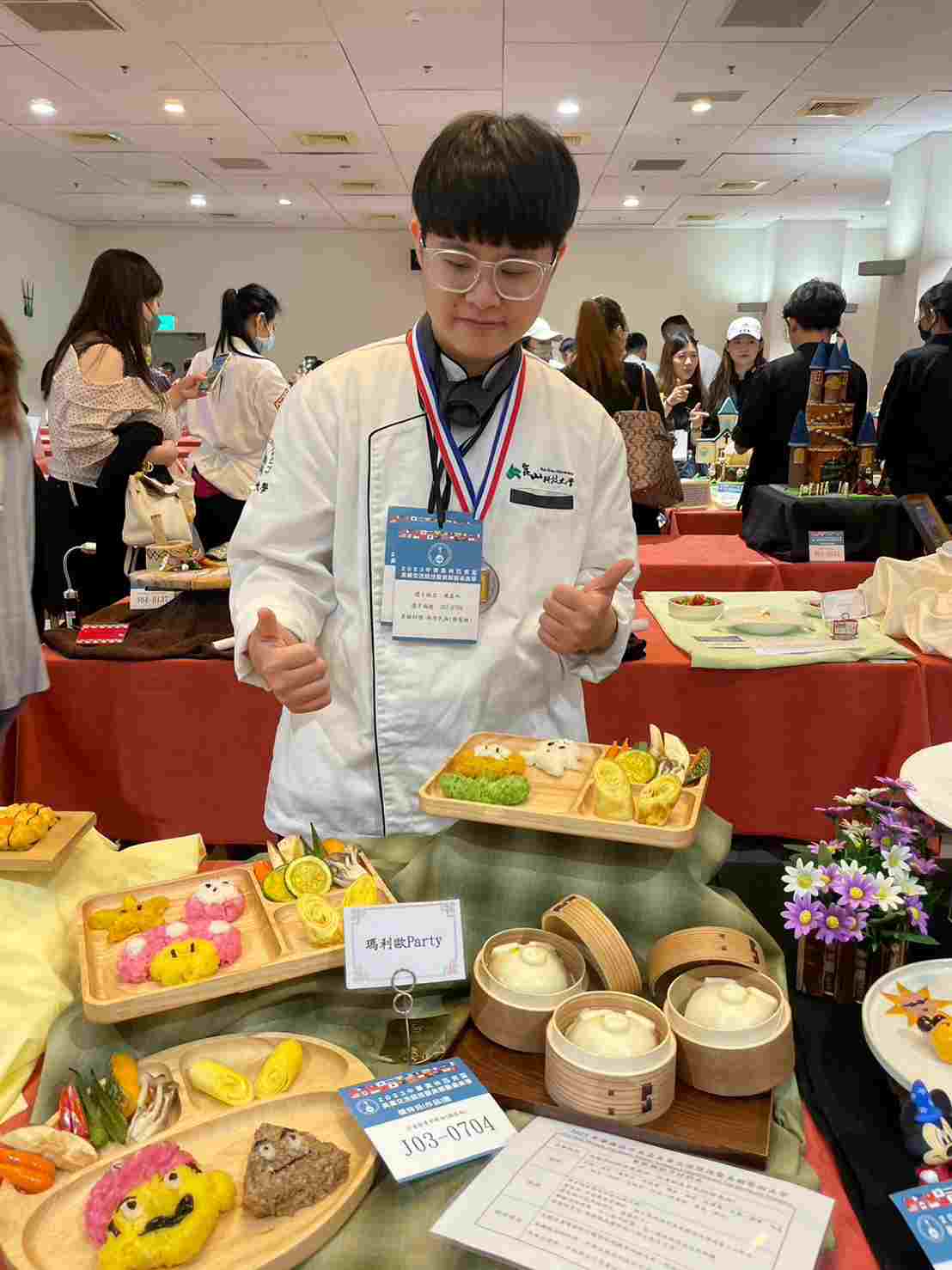 崑山科大餐飲系畢業生陳嘉吟勇闖國際舞台 競賽奪牌、獲聘五星級飯店