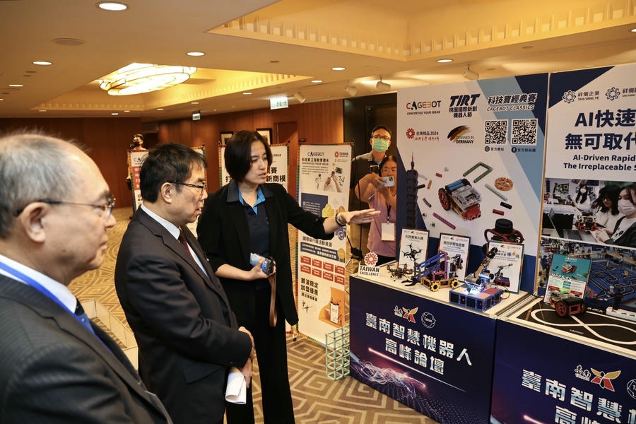 台南智慧機器人高峰論壇登場黃偉哲：盼結合產官學研尋找南市關鍵定位