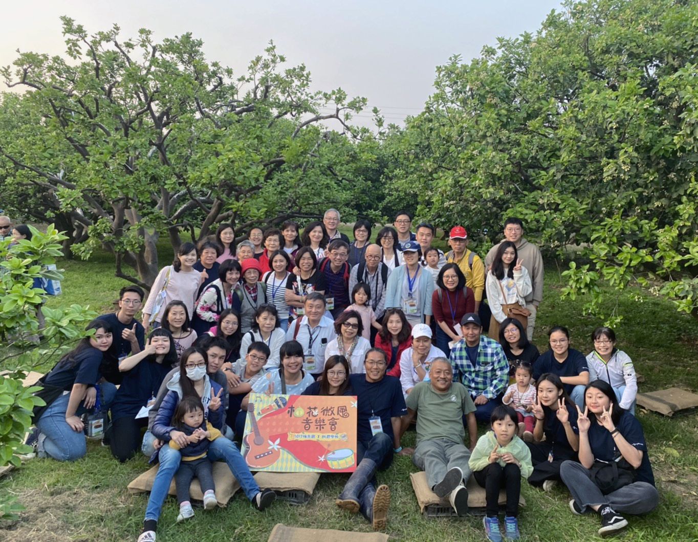 崑山科大公廣系攜手農人合作賞花遊 農學交流展春意