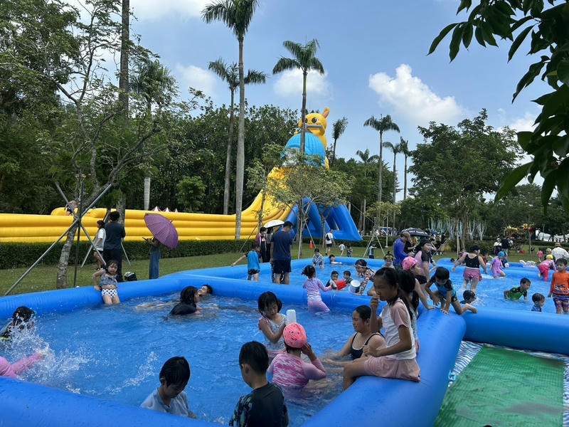 巨型滑水道 慶典遊行 市集美食 雙十遊臺南秋日充電趣