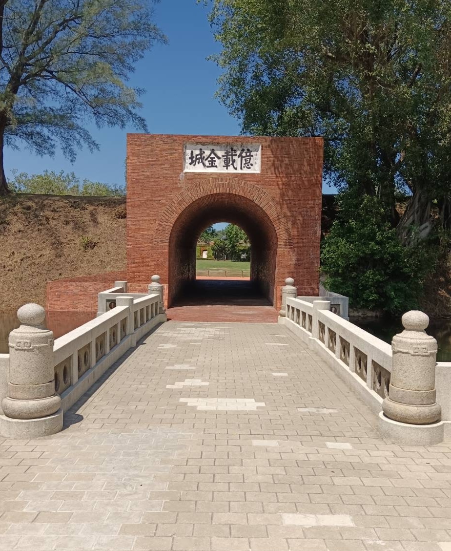 清代臺南海防重鎮-億載金城即日起開放部分園區  再現百年前海防最前線 「阿姆斯脫朗前膛砲」復刻模型首亮相