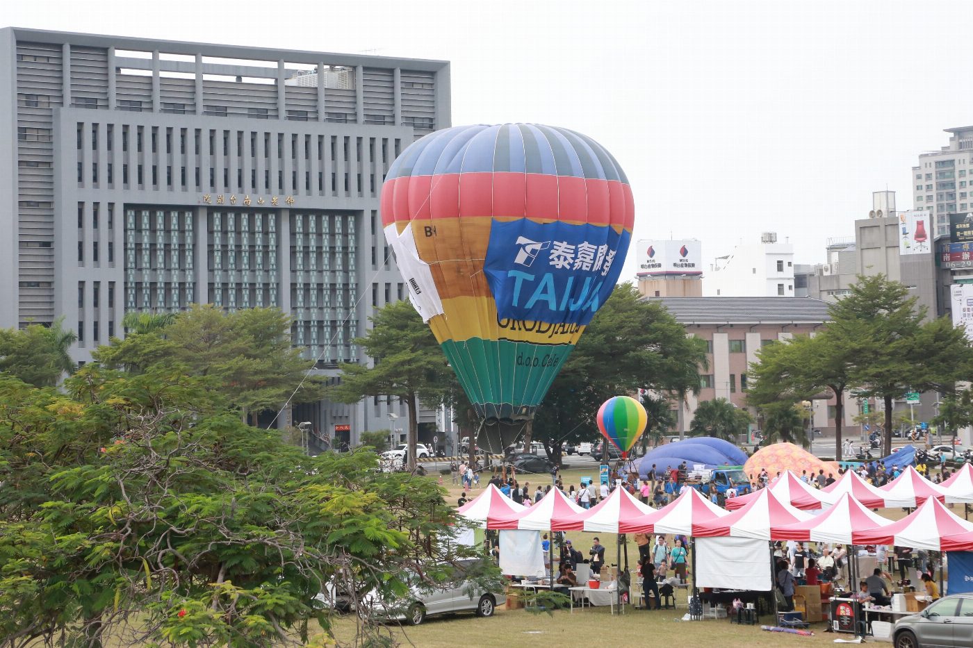 南市電動機車齊聚迺街 黃偉哲籲打造綠能之都