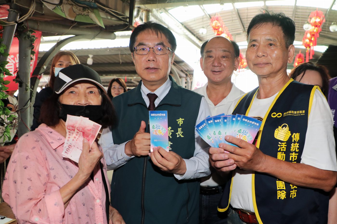 百年東菜市熱潮！黃偉哲力挺綠色永續與市民共舞