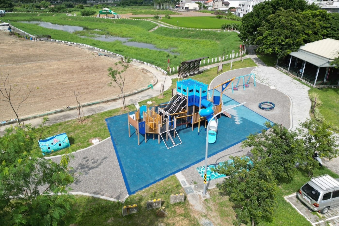 黃偉哲積極推動公園特色遊戲場打造親子戶外空間