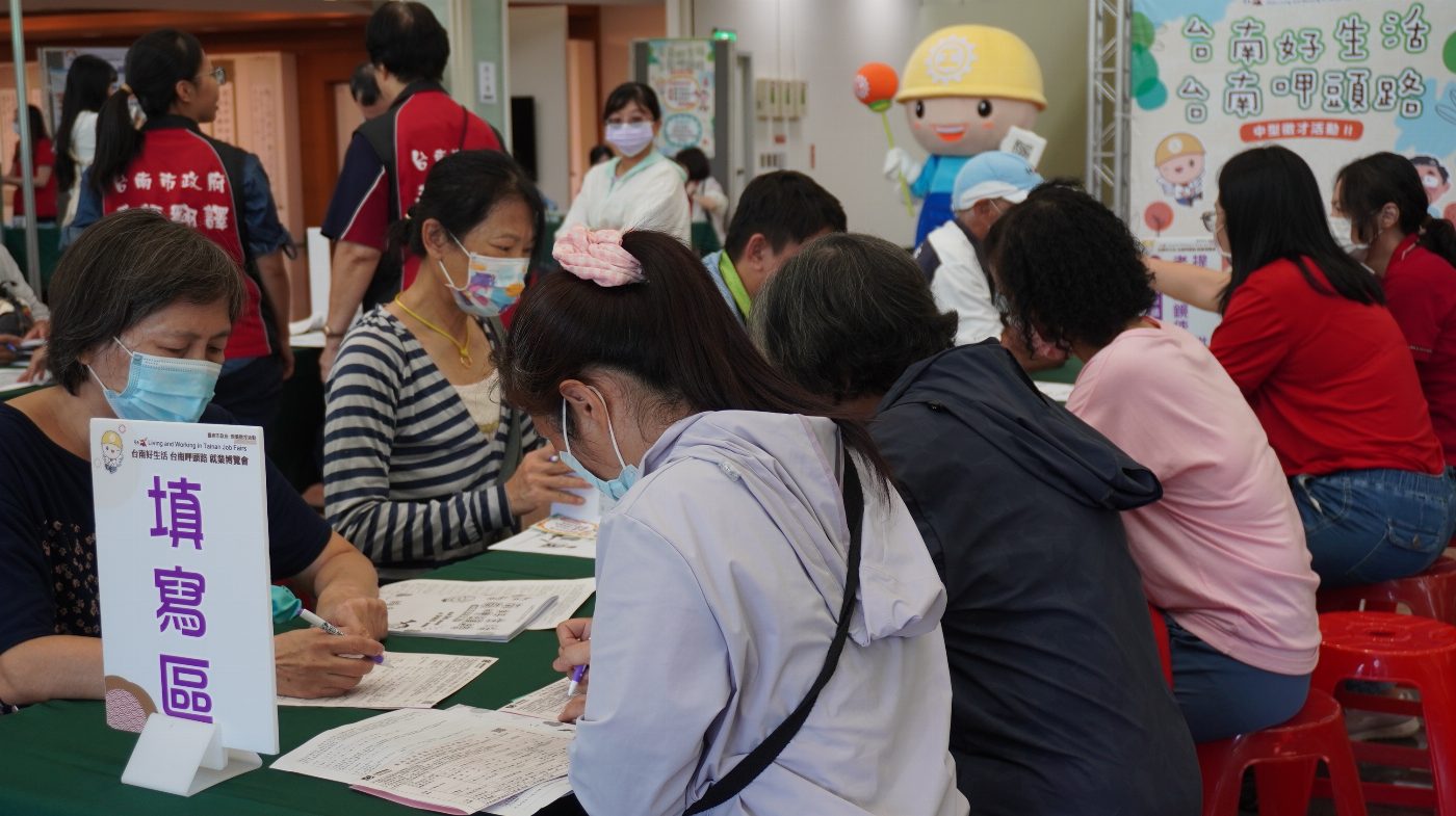 南市勞工局與產業園區攜手舉辦中型徵才活動 聘約逾千職缺