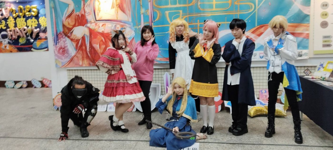迎接兒童節 台南應用科大4月1日舉辦Q版漫畫肖像慶祝佳節活動 漫畫系師生為兒童繪製Q版漫畫贈給漢家幼兒園小朋友