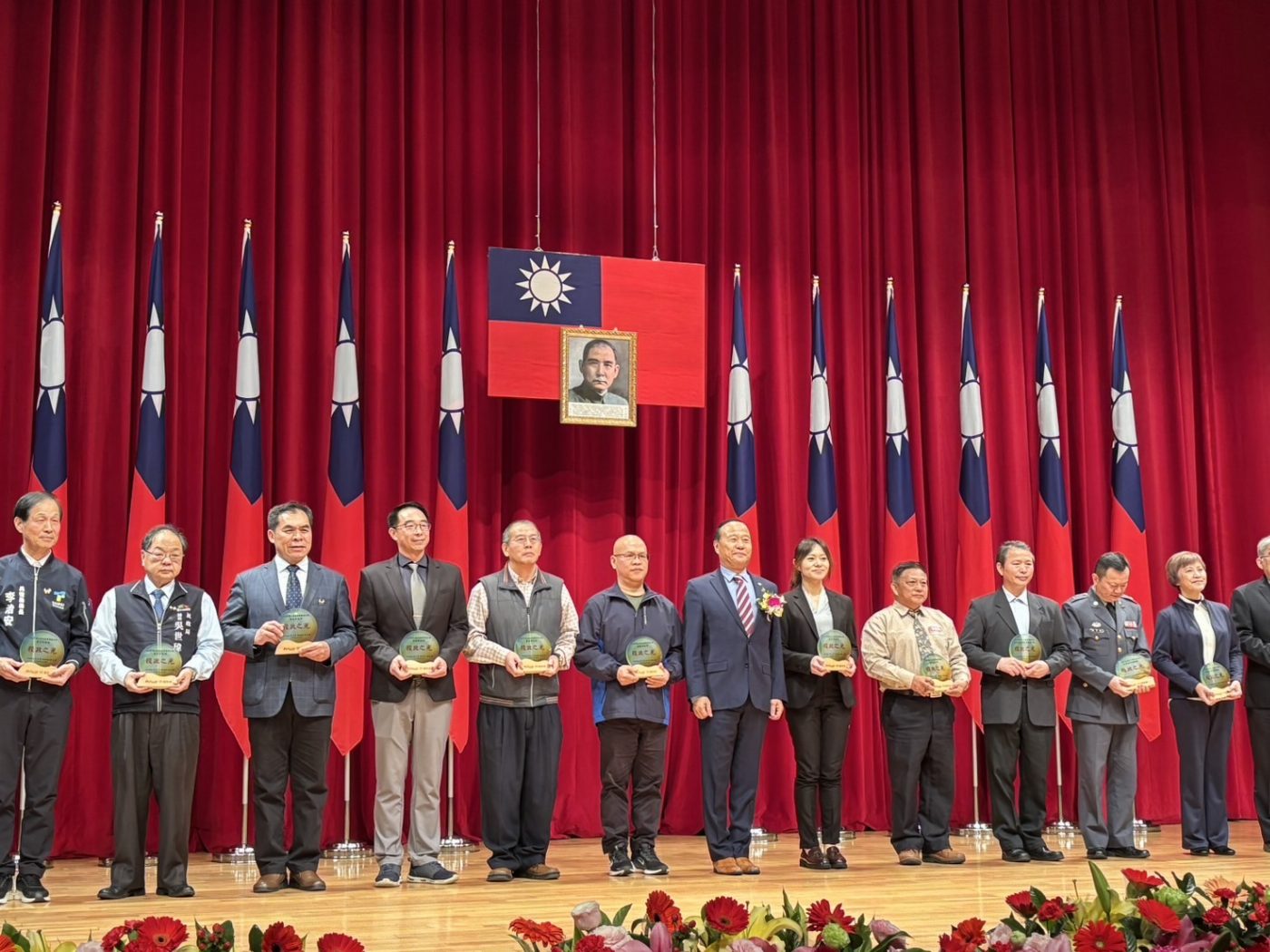 臺南市政府榮獲內政部獎勵為績優單位接受兵役節表揚