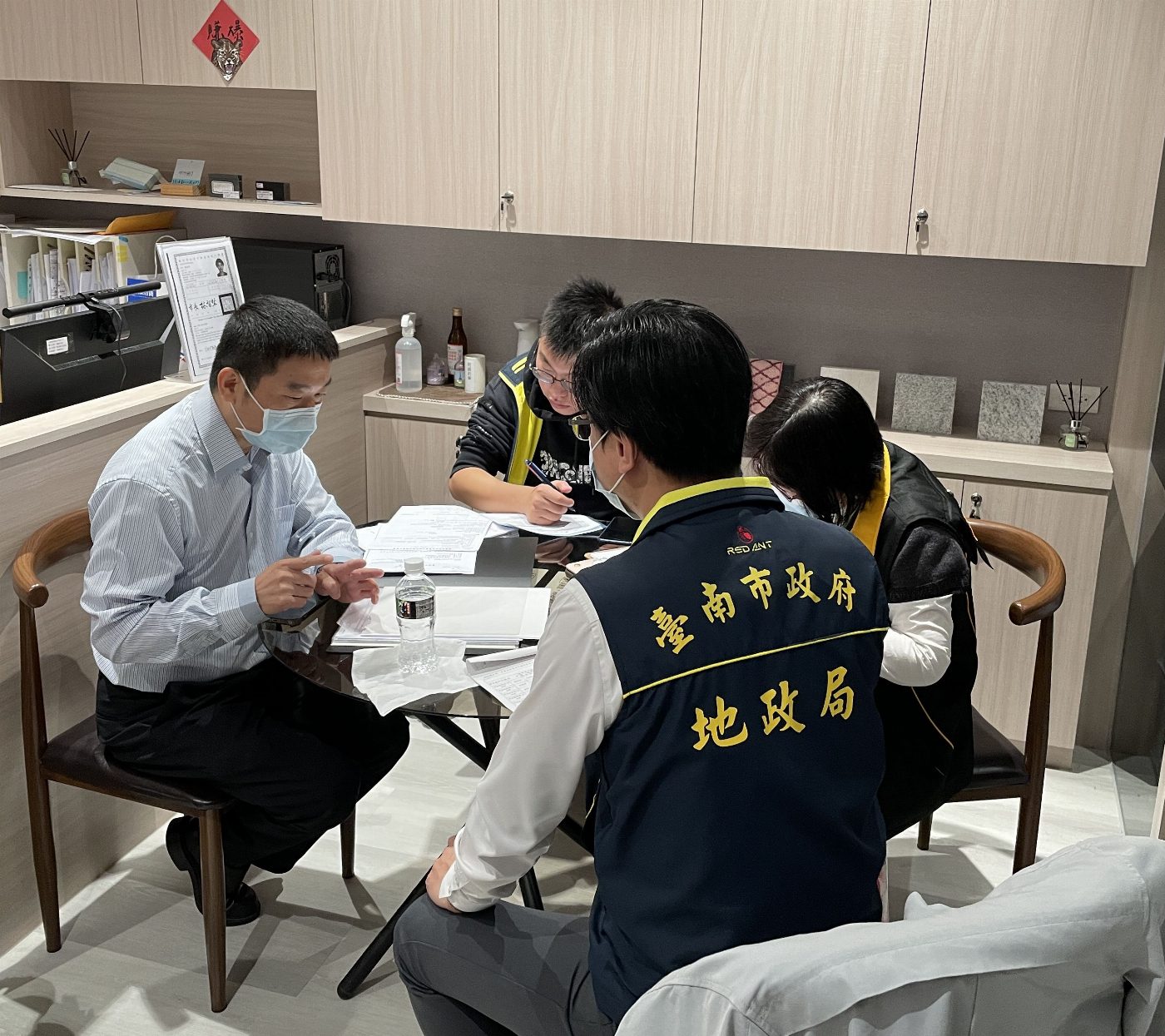 排隊買房引關注，臺南市政府地政局與消保官第一時間稽查遏止歪風