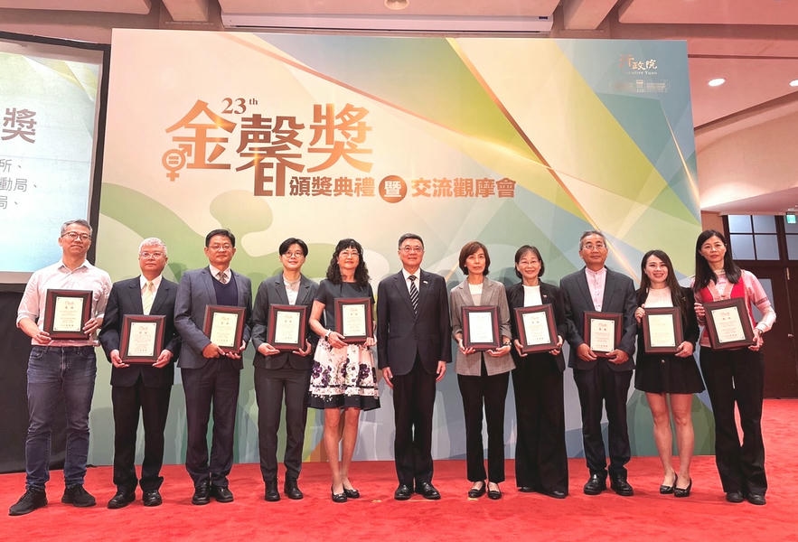 南市女力發光家庭主婦勇闖化學槽車職場邱筑嘉榮獲行政院第23屆金馨獎「性別平等故事獎」