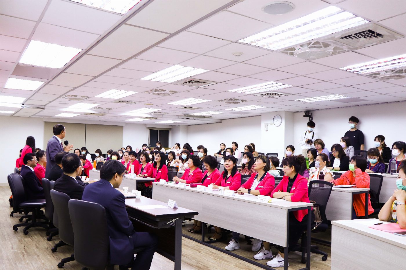 南臺科大110老闆娘學院春季班 熱鬧開訓   厚植產業知識基礎 人際經營社交禮儀樣樣通