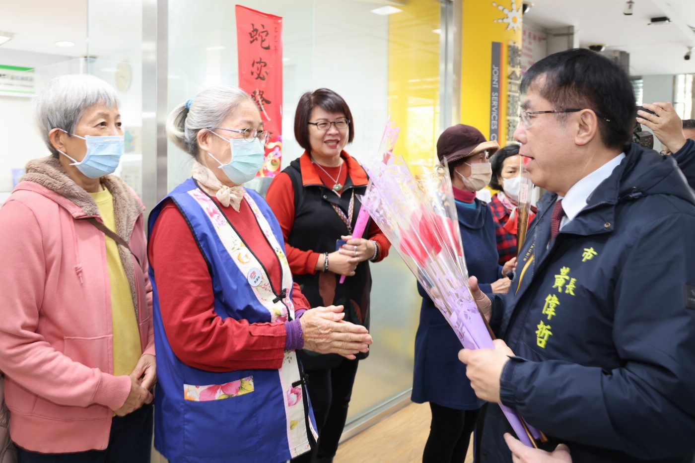 2025婦女節 黃偉哲市長贈送火鶴花 祝福大家婦女節快樂