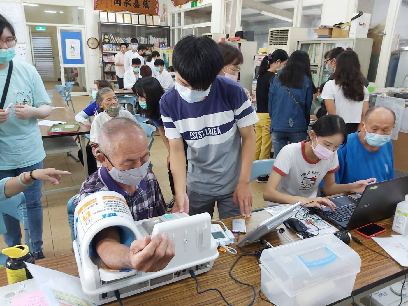 中華醫大USR南關線智慧健康幸福扎根團隊前進歸仁大廟里關心銀髮長輩