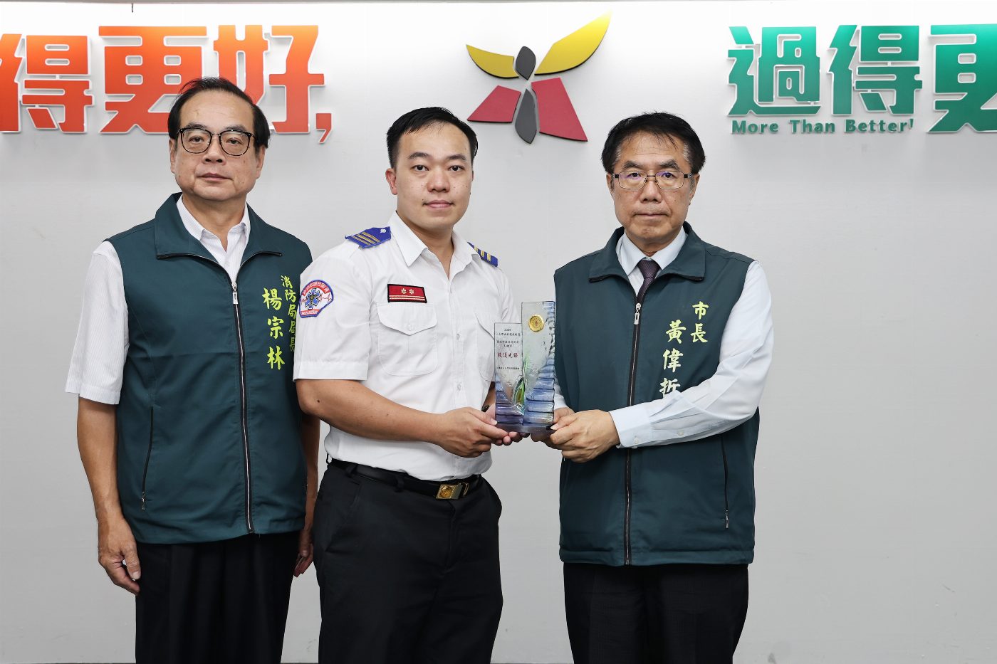 台南消防員王健宇獲全國十大傑出救護技術員特優 獲市長肯定