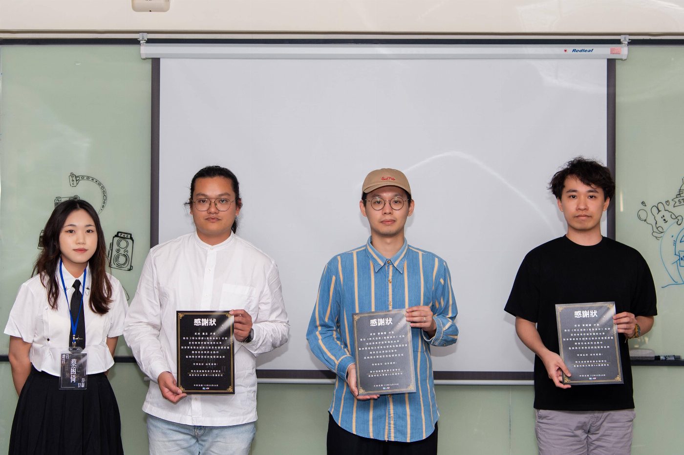 南臺科大攝影社辦理「時光消縱即逝，回憶重映迴廊」攝影展，增添文藝氣息