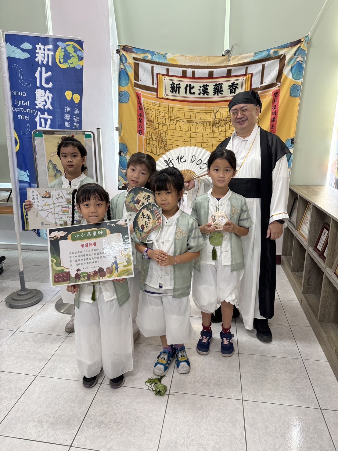 崑山科大資管系輔導新化DOC帶領孩童探索漢藥香 五感體驗認識藥材文化