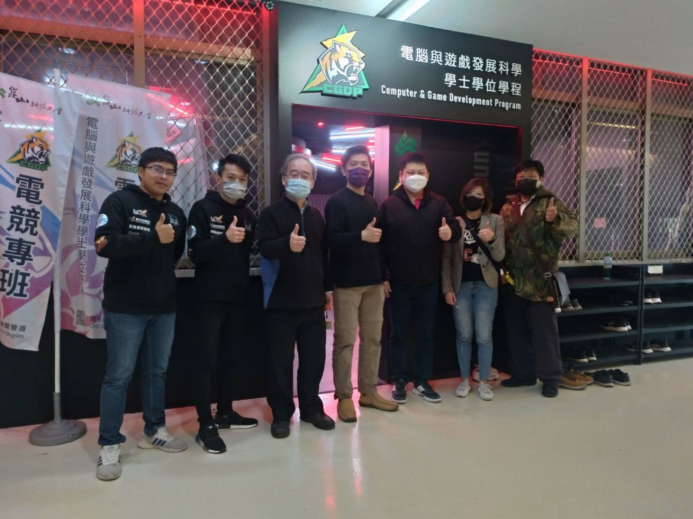 崑山科大電遊學程帶領新加坡電競戰隊參訪教學場域 鏈結合作契機