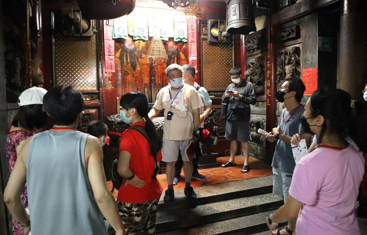  南臺科大文化底蘊USR計畫首辦夏季嘉年華活動  在神農街時光廊道的光雕展演下溫馨落幕