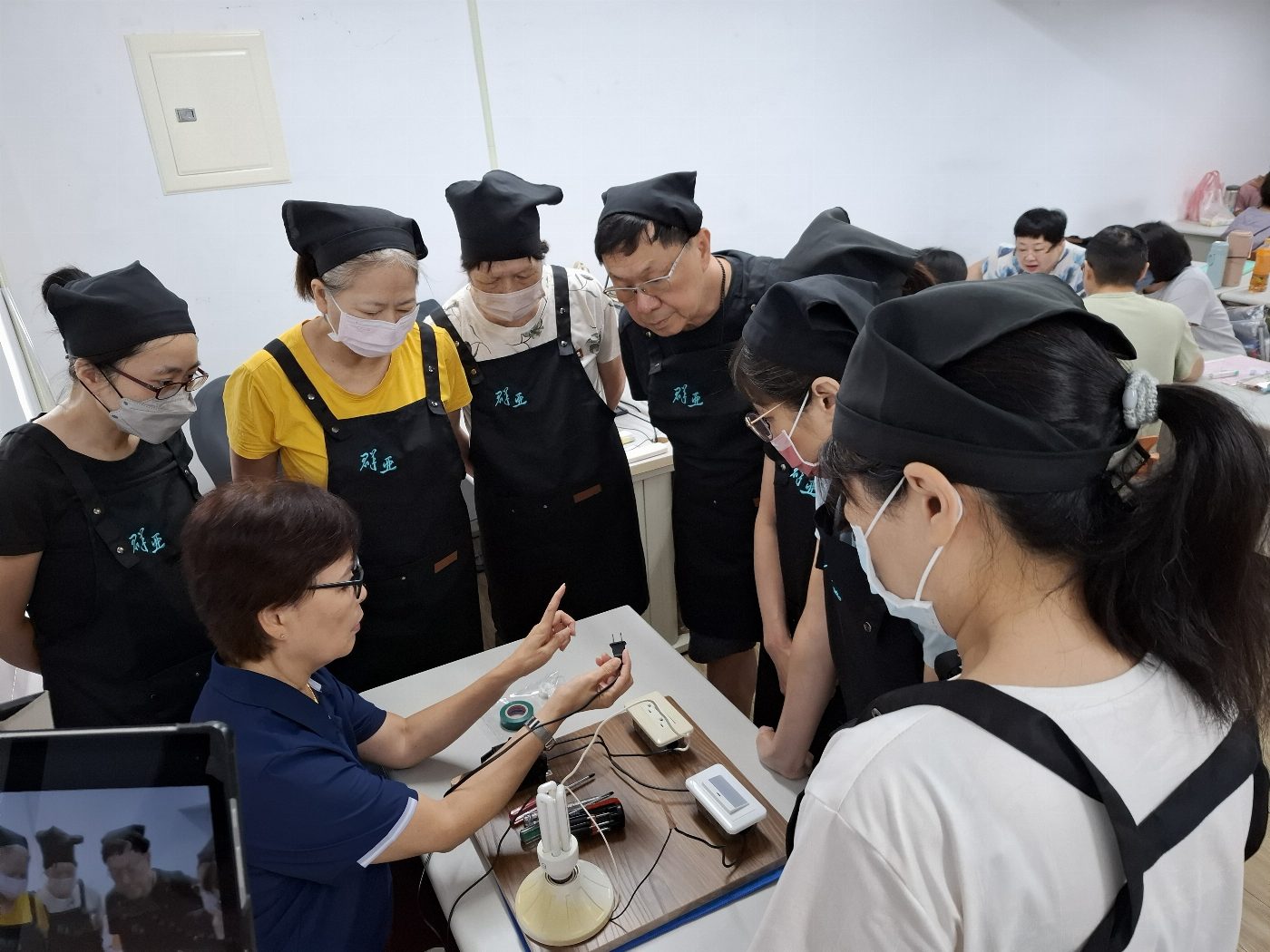 圖說：專業家事管家與居家修繕班上課照片