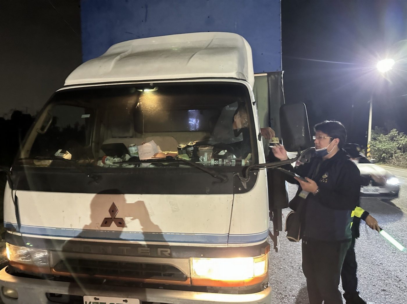 環警聯手攔檢不分日夜　嚴查廢棄物載運遏止非法棄置