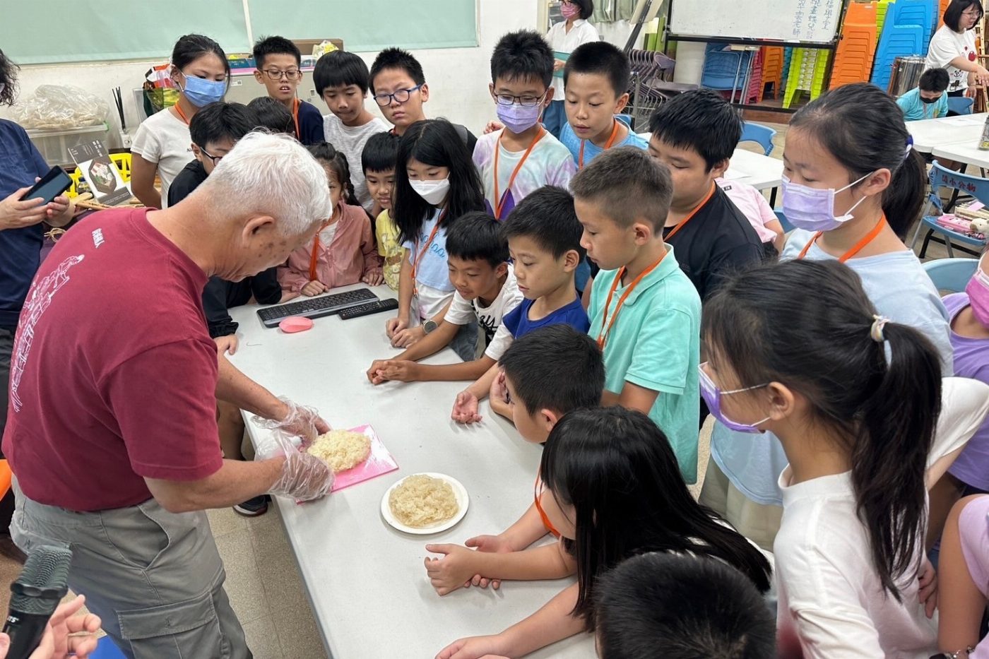 南大帶領南關地區學童探索府城民間祭品：米糕栫與九豬十六羊 國立臺南大學新聞稿