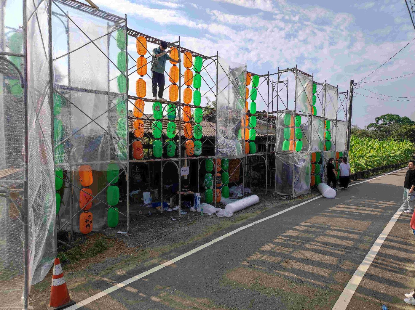 崑山科大空設系7作品「灰熊綠展集」亮相 融合環保媒材呈現自然藝術