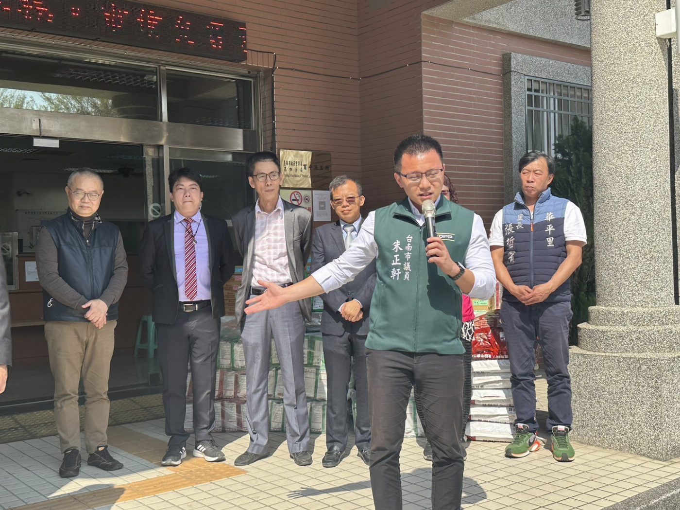 朱正軒、呂維胤、李秀珀攜手幫警務犬加菜