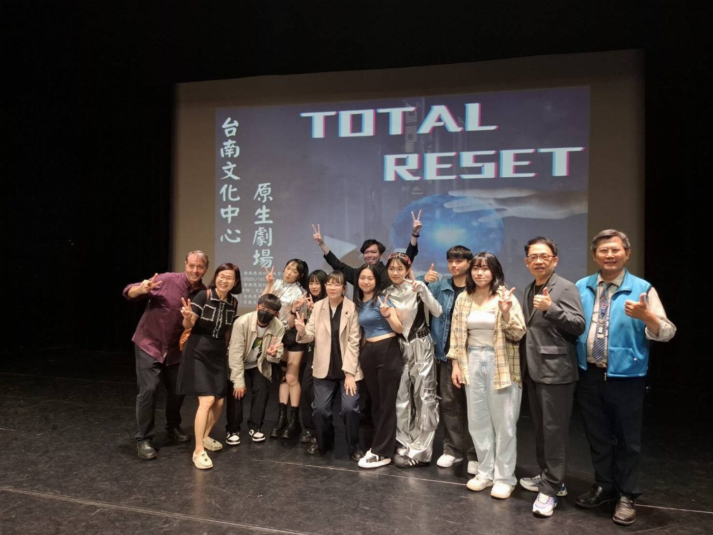 英語學以致用 成果精彩綻放   南應大應英系戲劇公演展現創意與語言實力