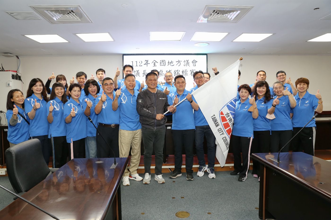 全國地方議會議長盃桌球賽嘉義開打 副議長林志展授旗 預祝旗開得勝 