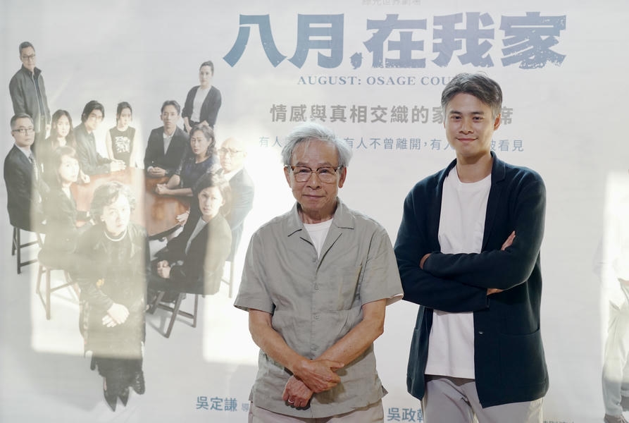 綠光劇場《八月，在我家》揭露你我家庭真相的極限拉鋸 綠光   演員們舉重若輕的演技完美詮釋「家庭關係的角力拉扯」