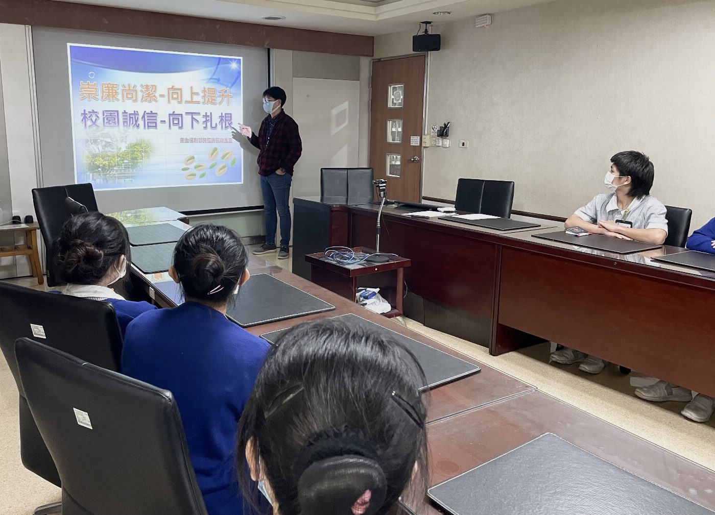 胸腔病院攜手學府  廉潔講座引爆學生熱情