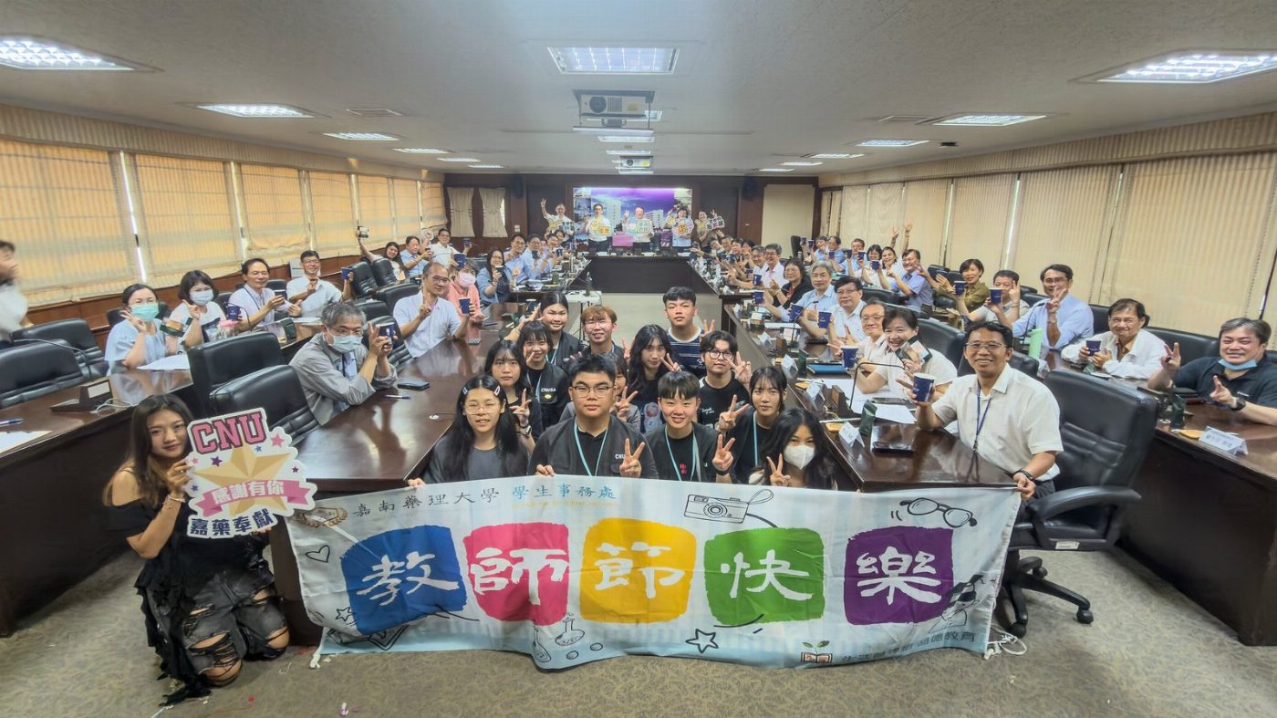 教師節前夕嘉藥驚喜連發 學生突襲課堂送祝福