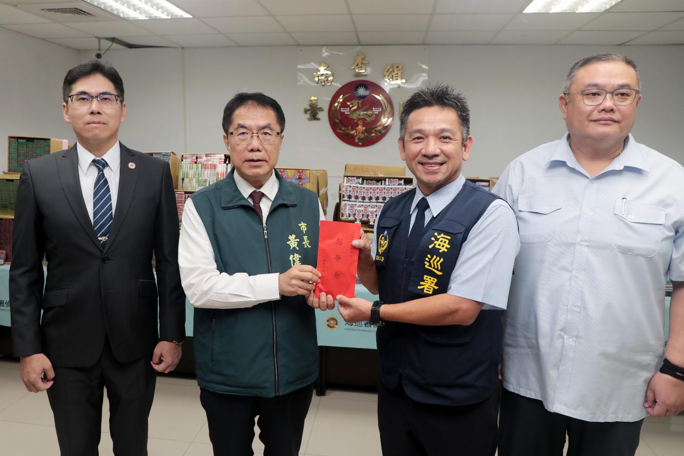 台南市與中央執法機關攜手查緝非法電子菸 大案首告破獲