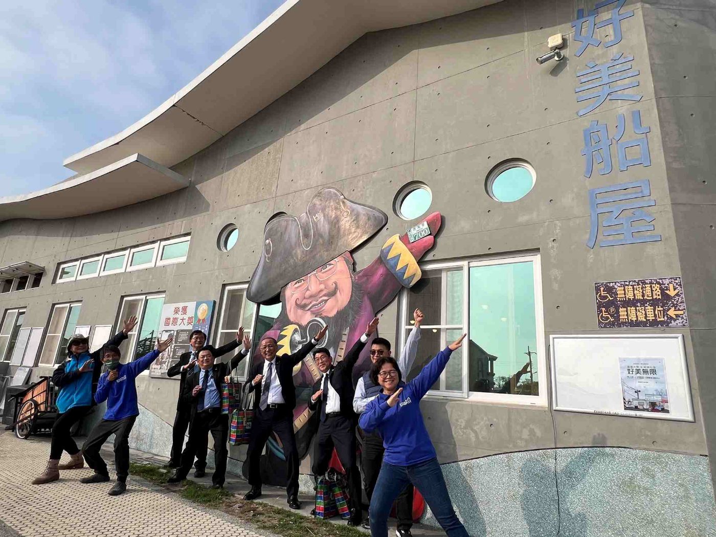把握候鳥季  日本出水市代表團走訪雲嘉南濱海體驗鳥類生態及永續觀光  搭乘彩繪賞鳥車探索捕捉繁殖羽換新裝風采