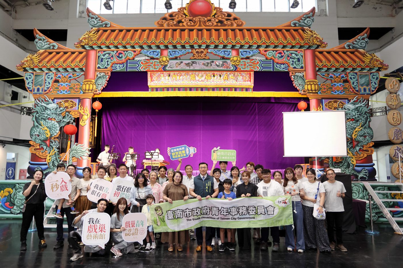 青年熱捧戲巢藝術館　體驗歌仔戲文化新面貌