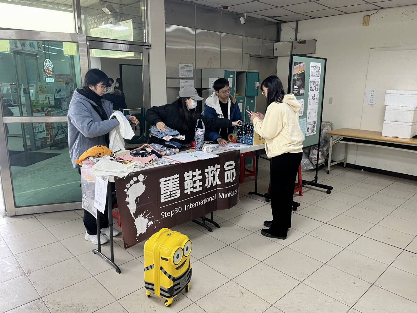 南臺科大資傳系「十八同仁」畢製團隊 跨海送暖用愛啟動非洲希望