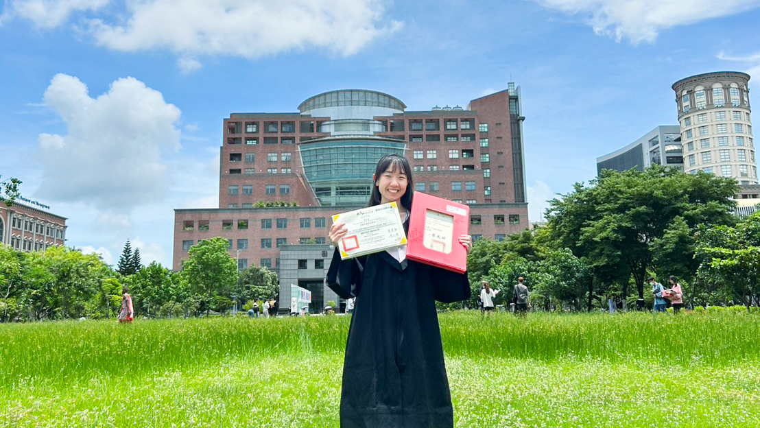 雙棲課業與職涯 崑大資管系黃美香蛻變人生 三度獲頒僑生獎學金