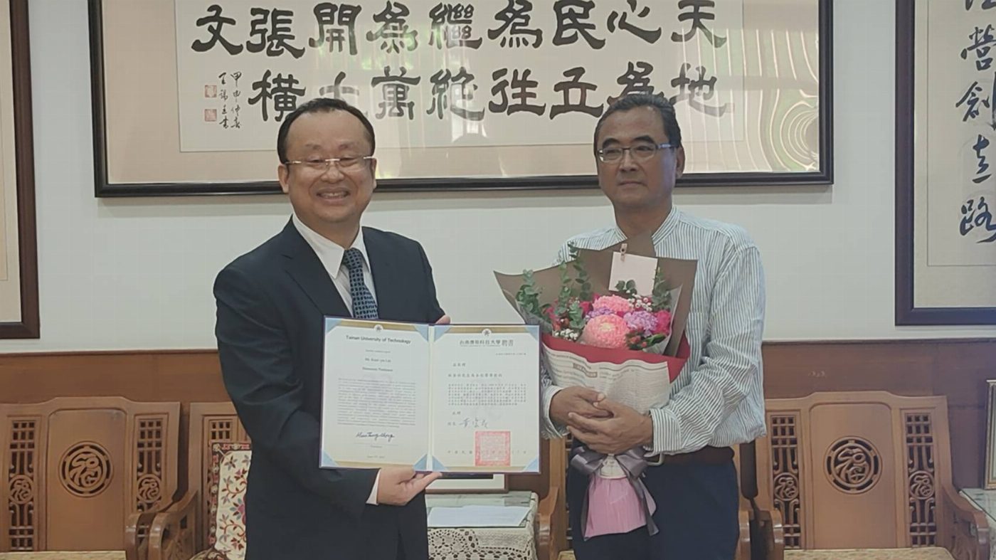 台南應用科大推動台灣原創漫畫，頒發林奎佑（魚夫）榮譽教授