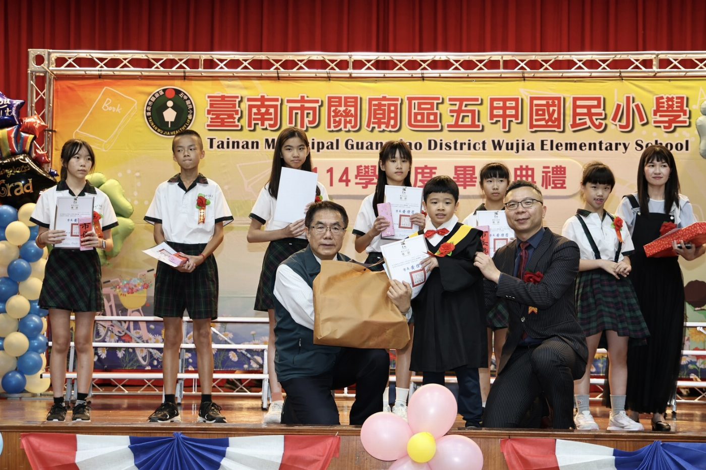 向陽啟程迎未來  黃偉哲祝福五甲國小畢業生展開新旅程