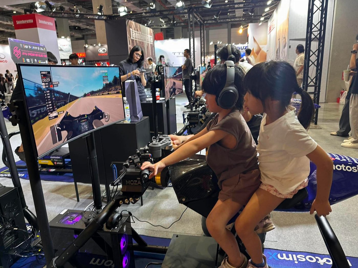 MotosimX_EXPO_kids MotosimX_EXPO_kids