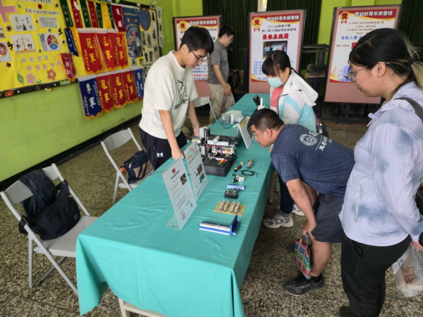 崑山科大電機系研發夾爪與倉儲系統 高中職校慶亮相展現創新實力