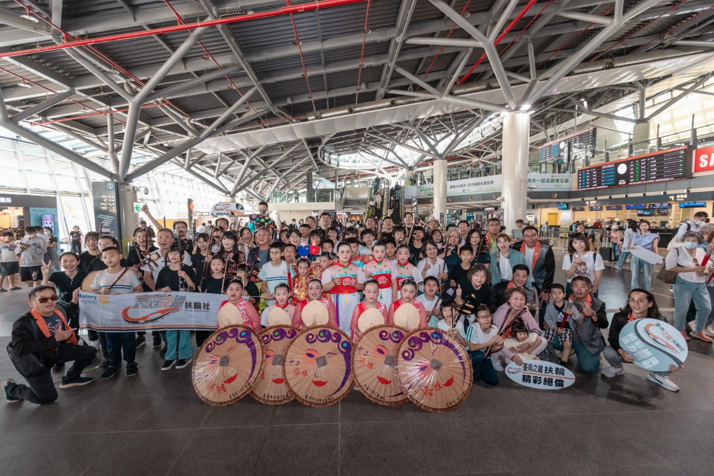 台南之鐵扶輪社獻藝  高鐵台南站歡慶母親節