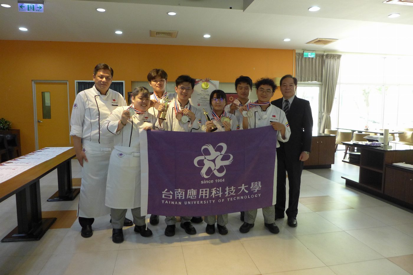 再次展現卓越教學成果 台南應用科大餐飲系金讚  2023泰國極限廚師挑戰賽 贏得1金8銀6銅2佳作2小金人獎