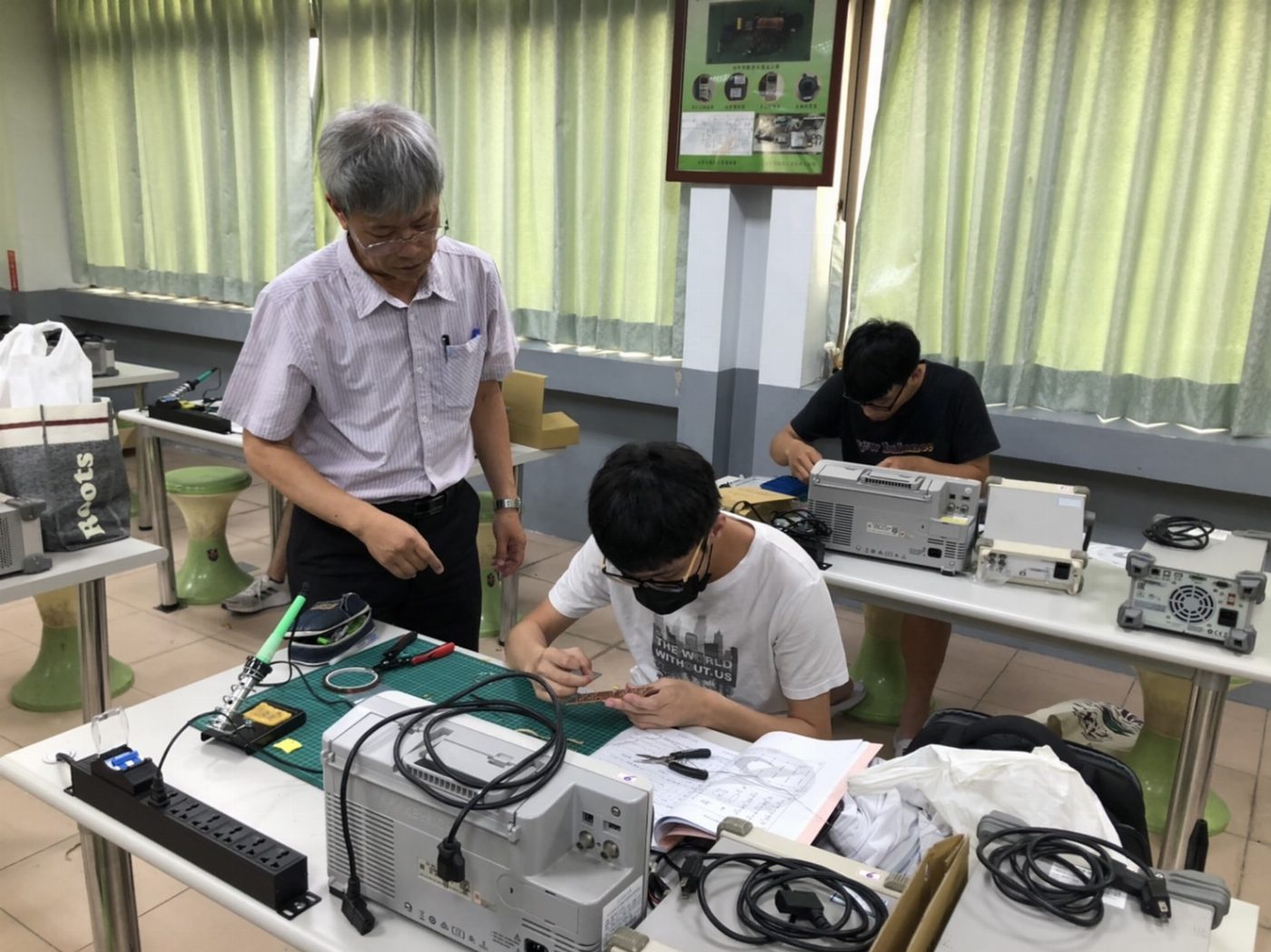 崑山科大電機系培訓學生考照 「工業電子丙級技術士」通過逾9成